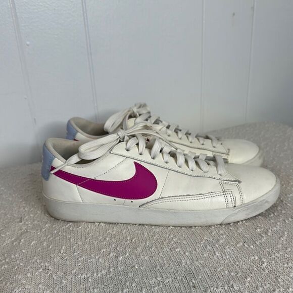 NIKE Blazer Low Fire Pink Sneakers Shoes Women's size 10 - Picture 2 of 9